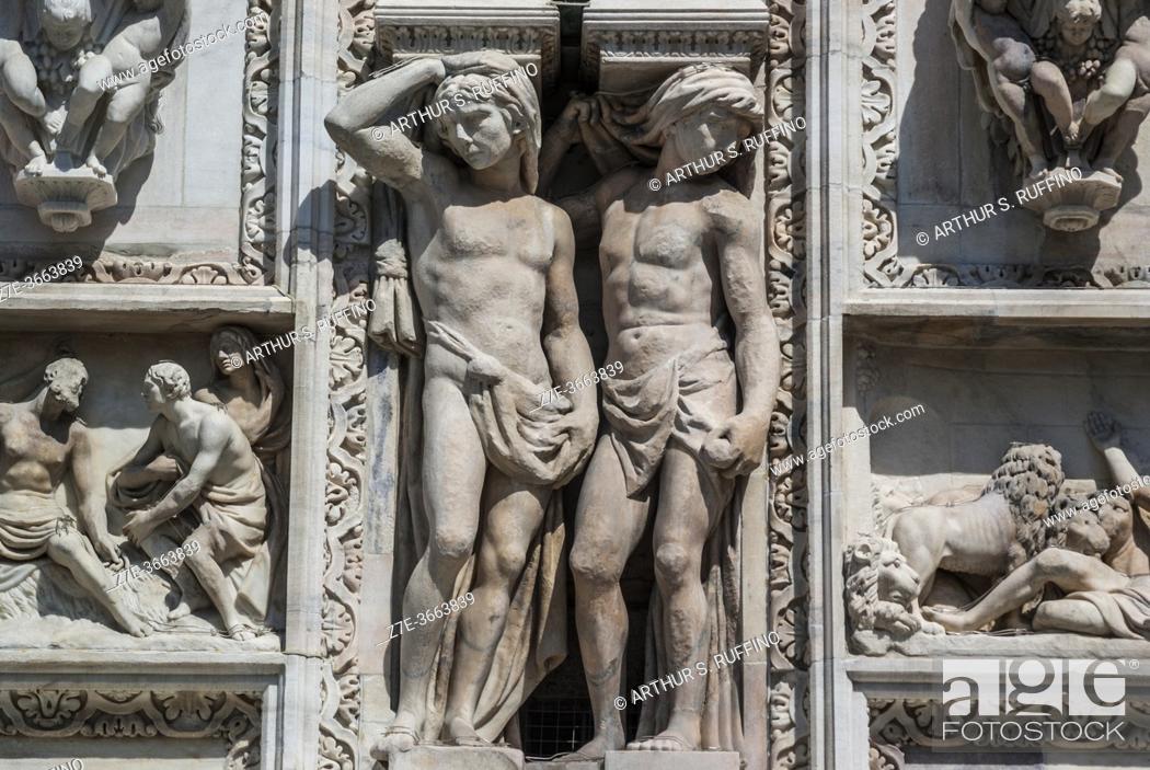 Imagen: Sculptures on façade of Milan Cathedral (Duomo di Milano). Piazza del Duomo, Milan, Lombardy, Italy, Europe.