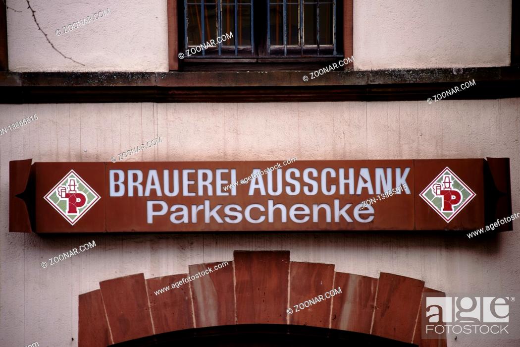 Stock Photo: Pirmasens, Deutschland - März 26, 2019: Die Vintagefassade mit einem alten Schild und Logo des Bauerei Ausschanks der Parkbrauerei Parkschenke am 26.