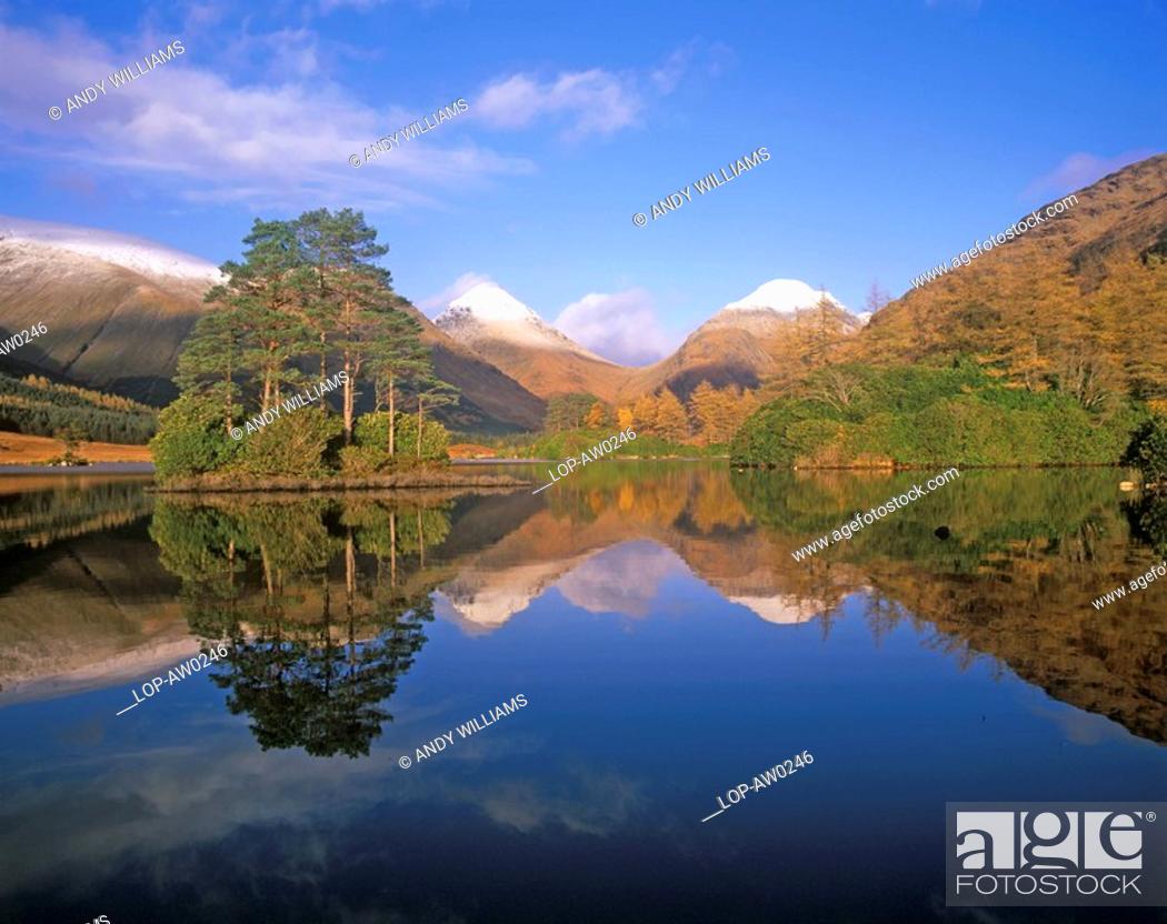 Stock Photo: Scotland, Highland, Glen Etive, Autumnal scene at Glen Etive.