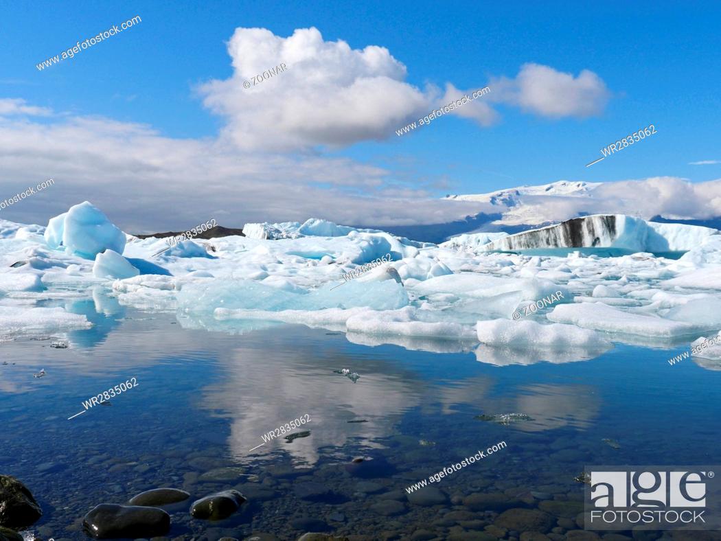 Stock Photo: Icebergs in Jokulsarlon lagoon, beneath Breidamerkurjokull glacier, Iceland.
