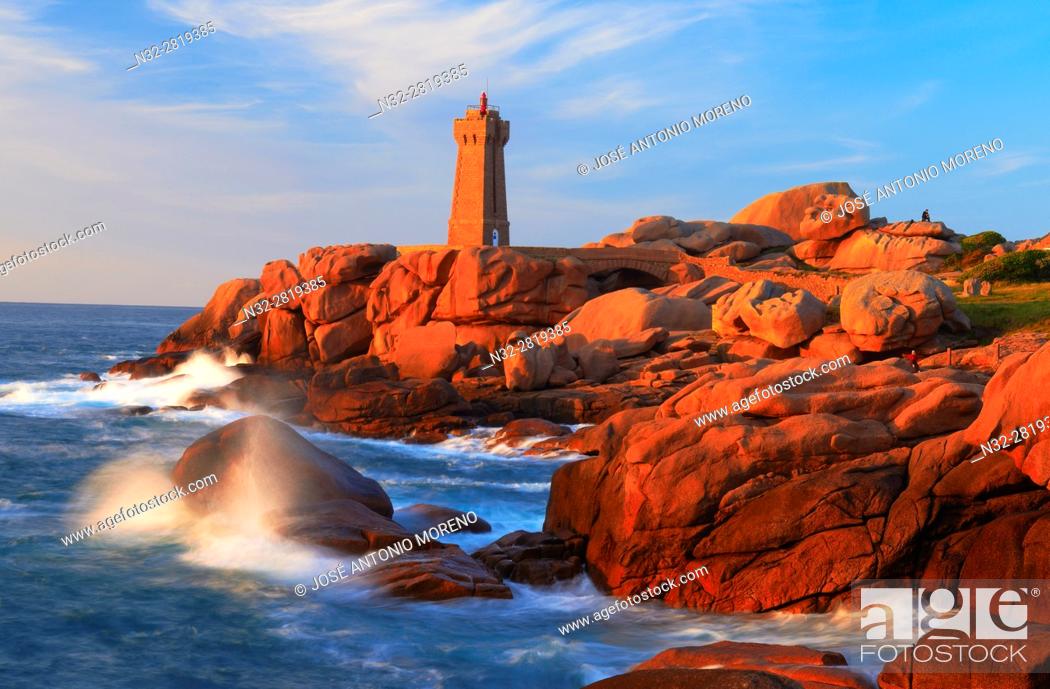 Stock Photo: Ploumanach, Ploumanac'h, Mean Ruz Lighthouse, Phare de Mean Ruz, Sunset, Pink granite coast, Cote de Granit Rose, Cotes d'Armor, Côtes-d'Armor.