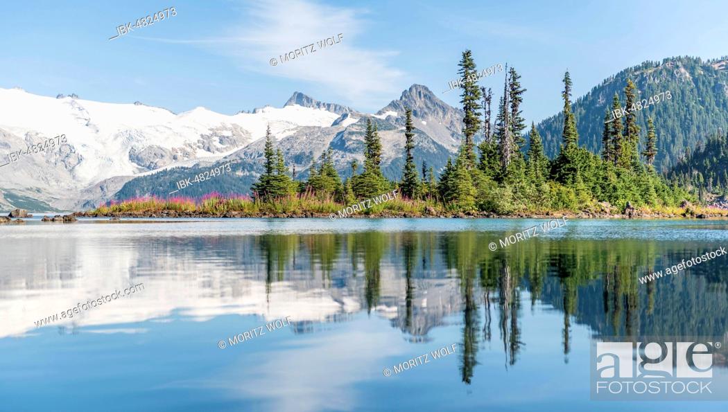 Stock Photo: Garibaldi Lake, Turquoise Mountain Lake, Reflection of a Mountain Range, Guard Mountain and Deception Peak, Glacier, Garibaldi Provincial Park, British Columbia.