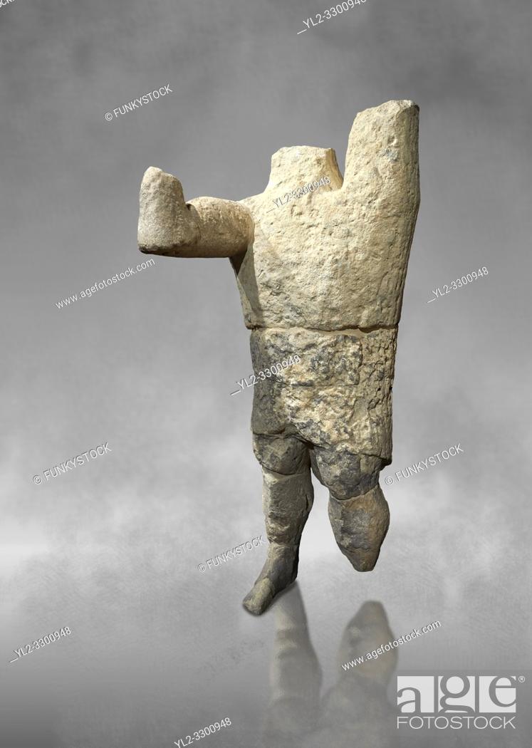 Imagen: 9th century BC Giants of Mont'e Prama Nuragic stone statue of a boxer, Mont'e Prama archaeological site, Cabras. 2014 excavation.