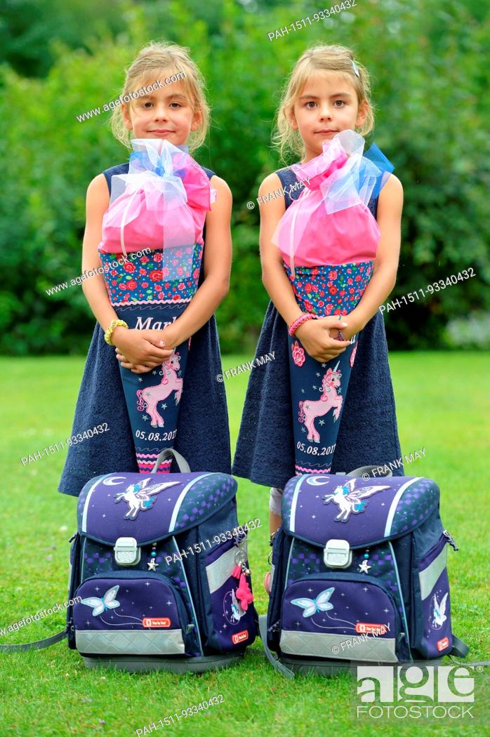 Stock Photo: Two girls at their first school day, Germany, city of Osterode, 05. August 2017. Photo: Frank May (model released) | usage worldwide.