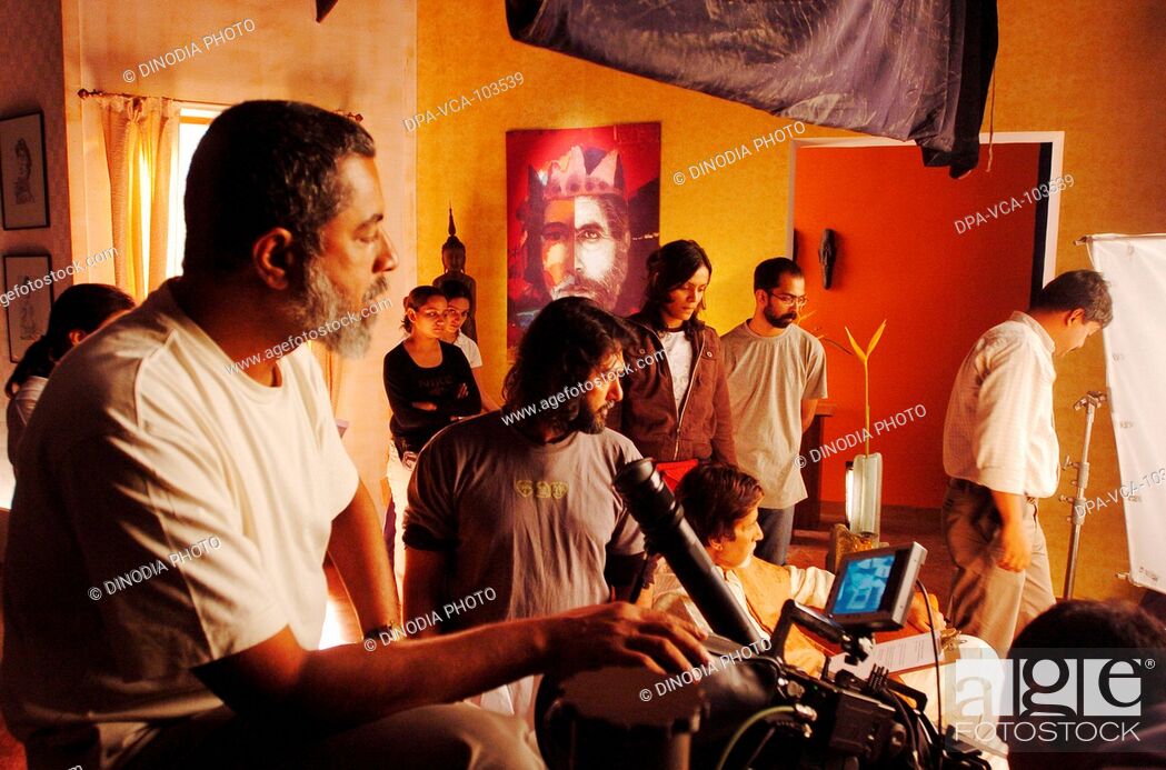 Photo de stock: Director Rakesh Mehra shooting South Asian Indian Bollywood film star  Amitabh Bachchan for ad film in Mehboob studio ; Bombay Mumbai ; Maharashtra ; India.