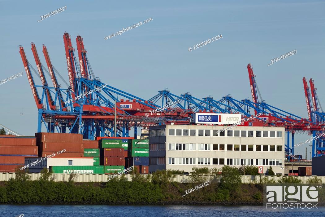Stock Photo: Die Containeranlagen der HHLA im Hafen Hamburg-Waltershof am Morgen des 16. Mai 2014 aufgenommen.