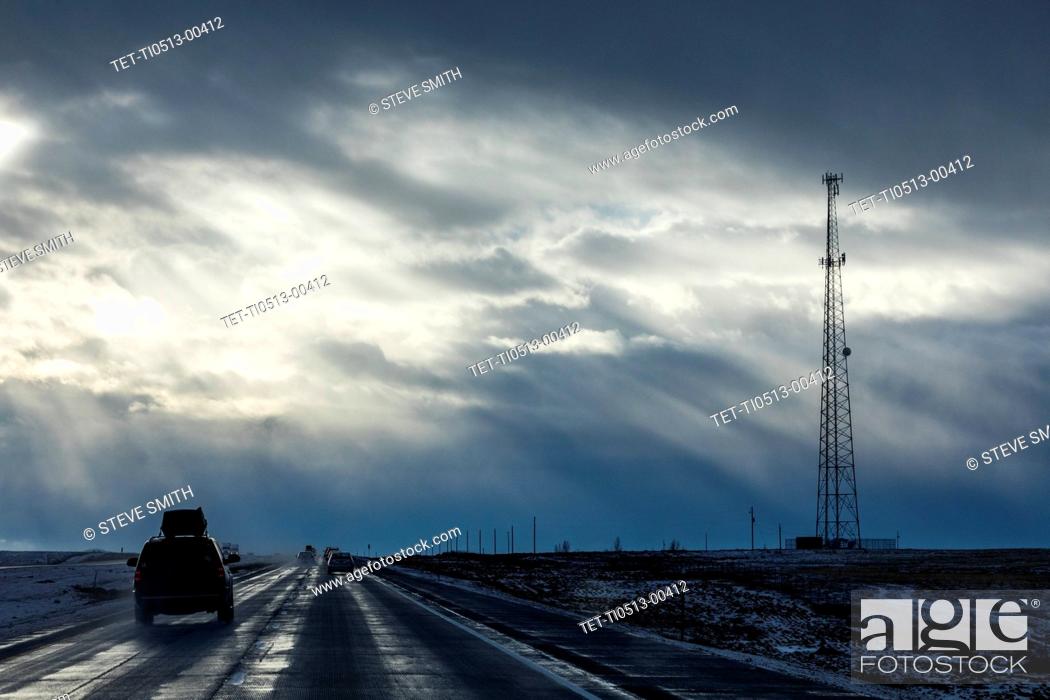 Imagen: Country road with snow under overcast sky.