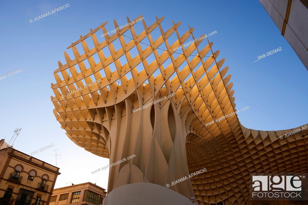 Imagen: The Mushrooms Metropol Parasol Seville Andalusia Spain. World's largest wooden structure. Completed in 2011 designed by Jurgen Mayer-Hermann.