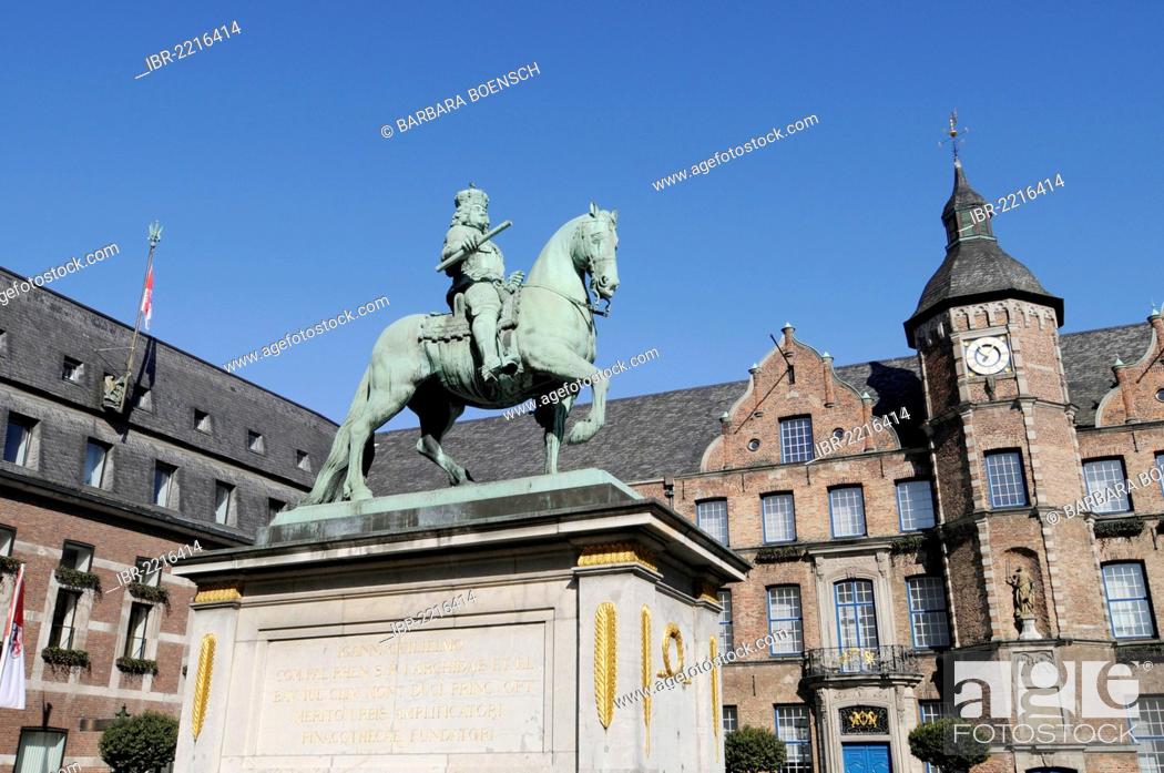 Imagen: Jan Wellem Monument, Old Town Hall, Duesseldorf, North Rhine-Westphalia, Germany, Europe.