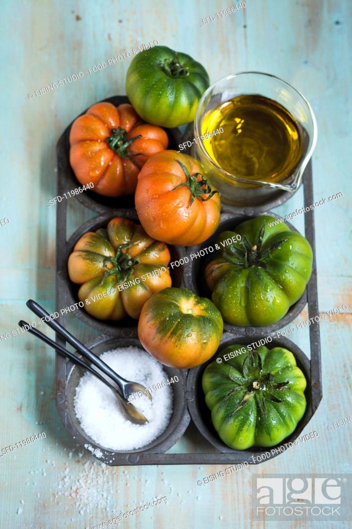 Stock Photo: Beefsteak tomatoes, olive oil and salt.