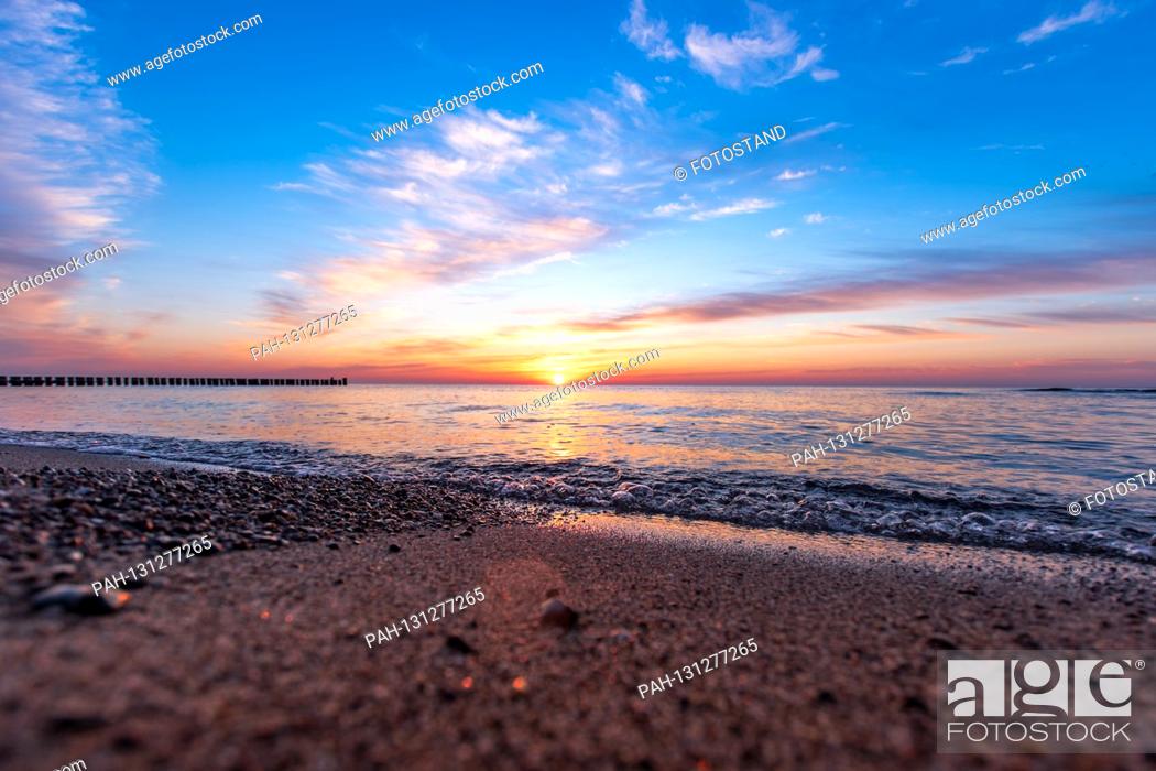 Stock Photo: Dierhagen - Ost, Germany Maerz 2020 Ostseestrand - Maerz - 2020 sunset, Baltic Sea, sun, beach, | usage worldwide. -.