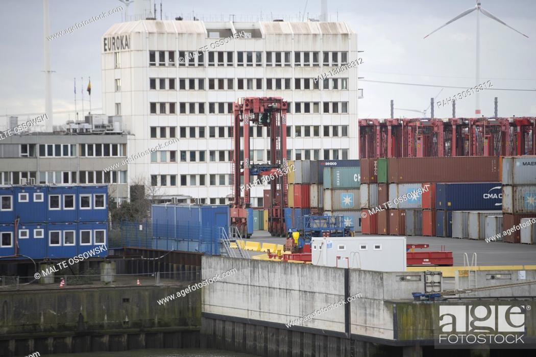 Imagen: Container bridges and container cranes at the Burchardkai terminal, container, cargo, Hamburg Waltershof 17.02.2020. | usage worldwide.