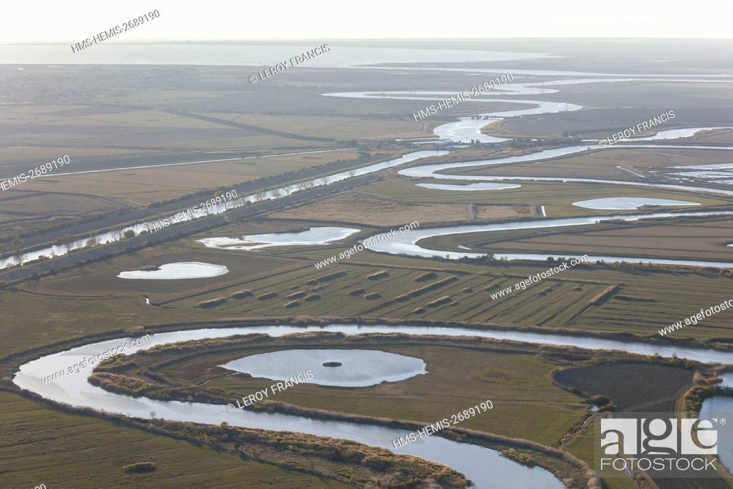 Stock Photo: France, Charente Maritime, Marans, la Sevre Niortaise river meanders (aerial view).