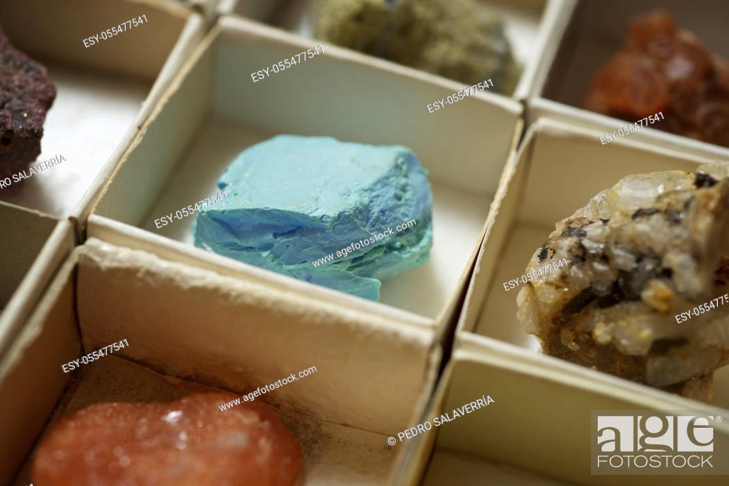 Imagen: Collection of minerals in cardboard boxes.