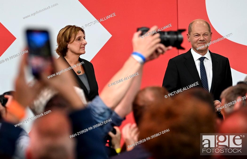 Stock Photo: 26 September 2021, Berlin: Olaf Scholz, Finance Minister and SPD candidate for Chancellor, stands on stage next to his wife Britta Ernst during the election.