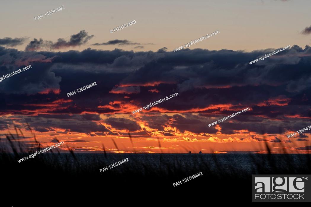 Stock Photo: Dierhagen - Ost, Germany October 2020 Ostseestrand - October - 2020 Sunset / Sunset / Dune / Clouds / Baltic Sea | usage worldwide.