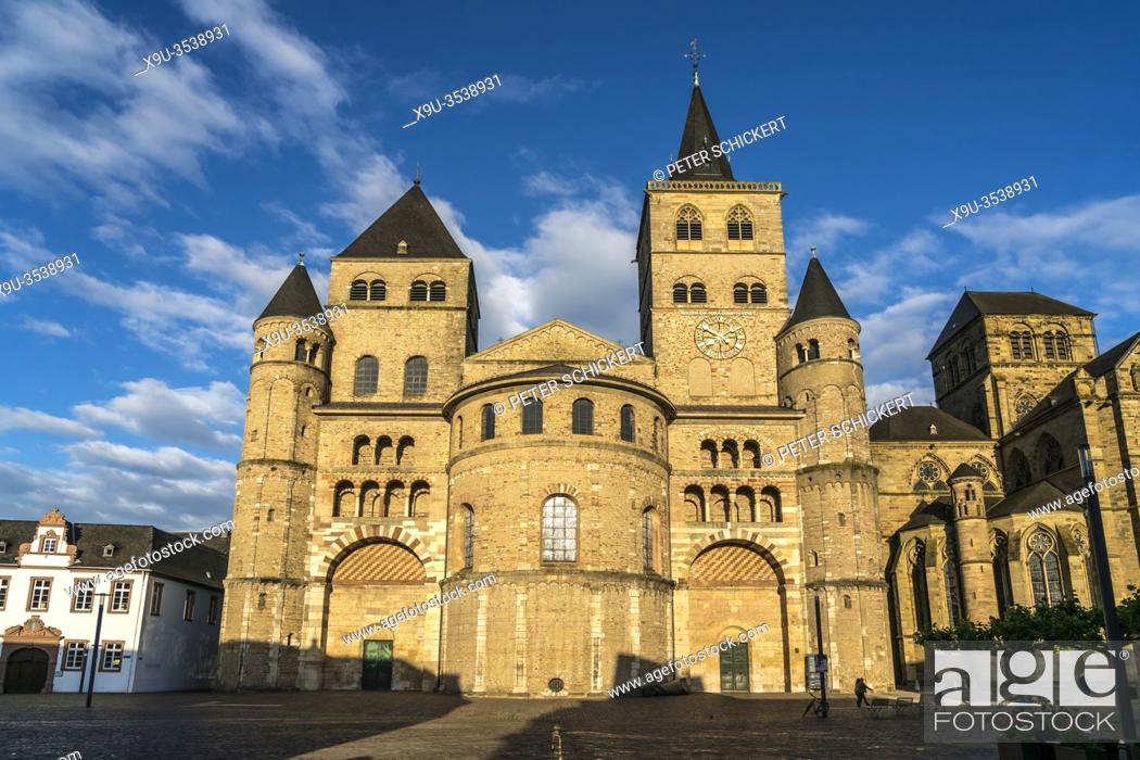 Stock Photo: Dom St. Peter, UNESCO Welterbe in Trier, Rheinland-Pfalz, Deutschland | Trier Cathedral, UNESCO World Heritage in Trier, Rhineland-Palatinate, Germany.