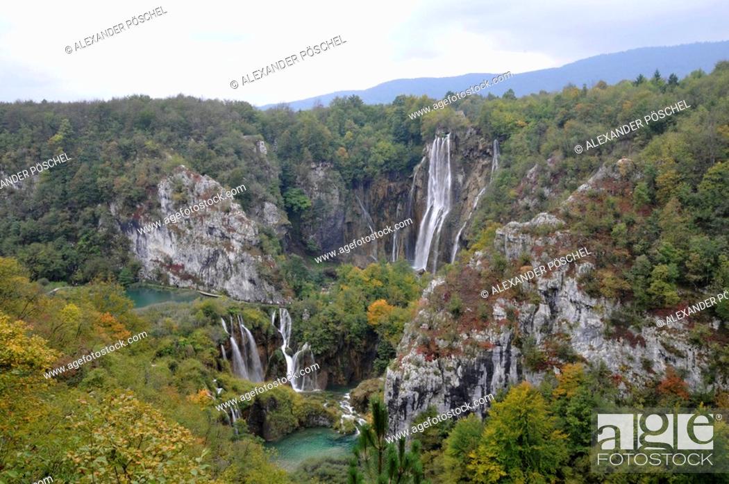 Stock Photo: Large waterfall, Veliki Slap, Plitvice Lakes National Park, Croatia, Europe.