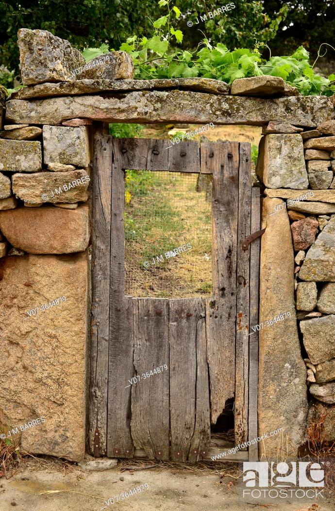 Stock Photo: Dry stone wall with old wood door. Sayago, Zamora province, Castilla y Leon, Spain.