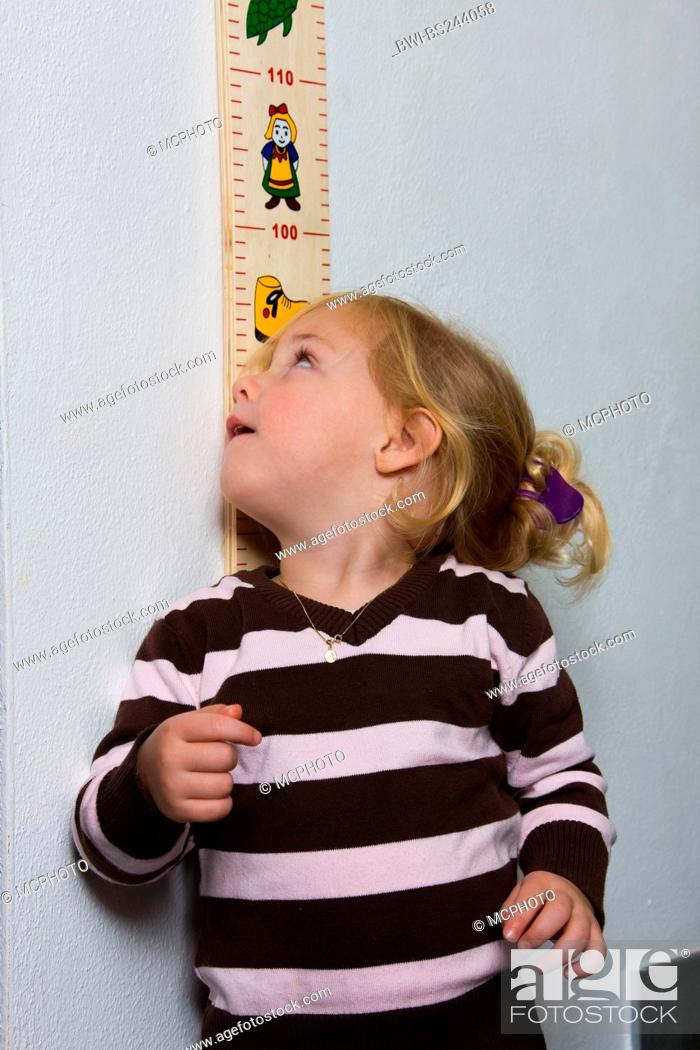 Stock Photo: Body size of a small girl is measured.