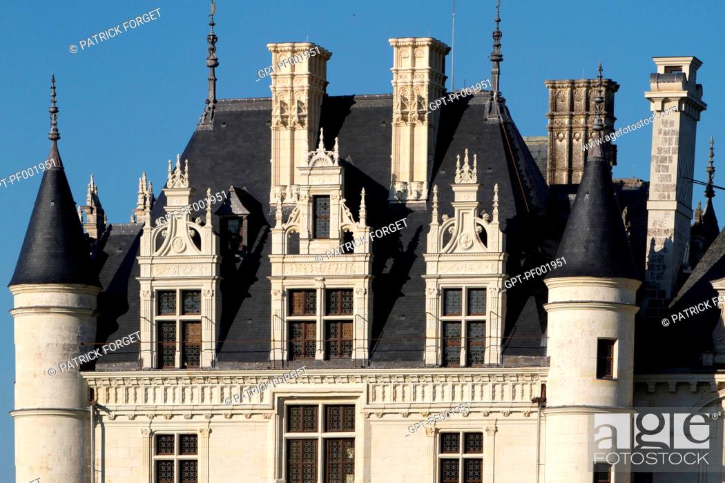 Stock Photo: DETAIL OF THE FACADE WITH ITS RENAISSANCE ARCHITECTURE WINDOWS AND CHIMNEY, CHATEAU OF CHENoNCEAUX, INDRE-ET-LOIRE 37, FRANCE.