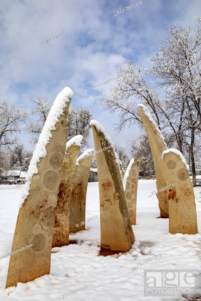 Photo de stock: Wheat Ridge, Colorado - A public art installation, ""Sweet Grass Dance"" by Nancy Lovendahl, in Anderson Park. The sculpture represents oversized sweet grass.