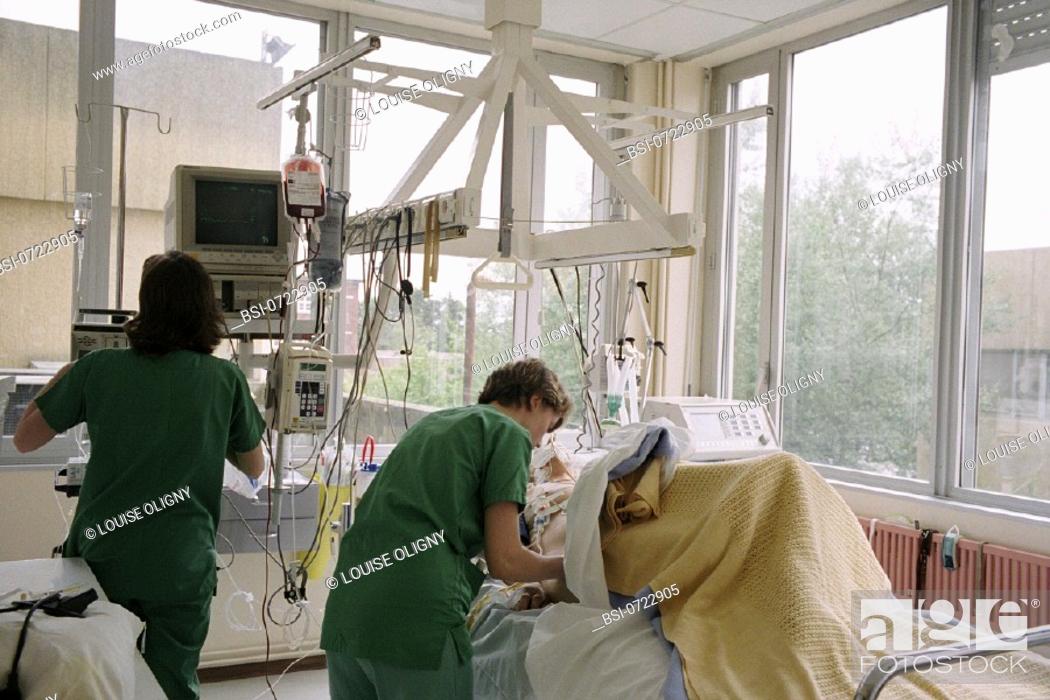 Imagen: NURSE, RESUSCITATION<BR>Photo essay from hospital.<BR>Intensive care.