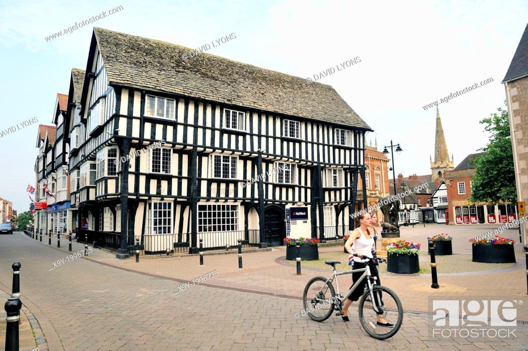 Stock Photo: The Round House on Bridge Street in the town of Evesham, Worcestershire, England. 15 C half-timbered merchant's house.
