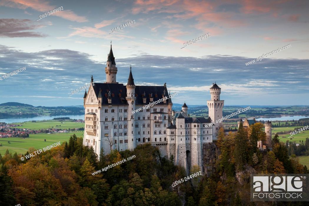 Stock Photo: Germany, Bavaria, Hohenschwangau, Schloss Neuschwanstein castle, Marienbrucke bridge view, dusk.