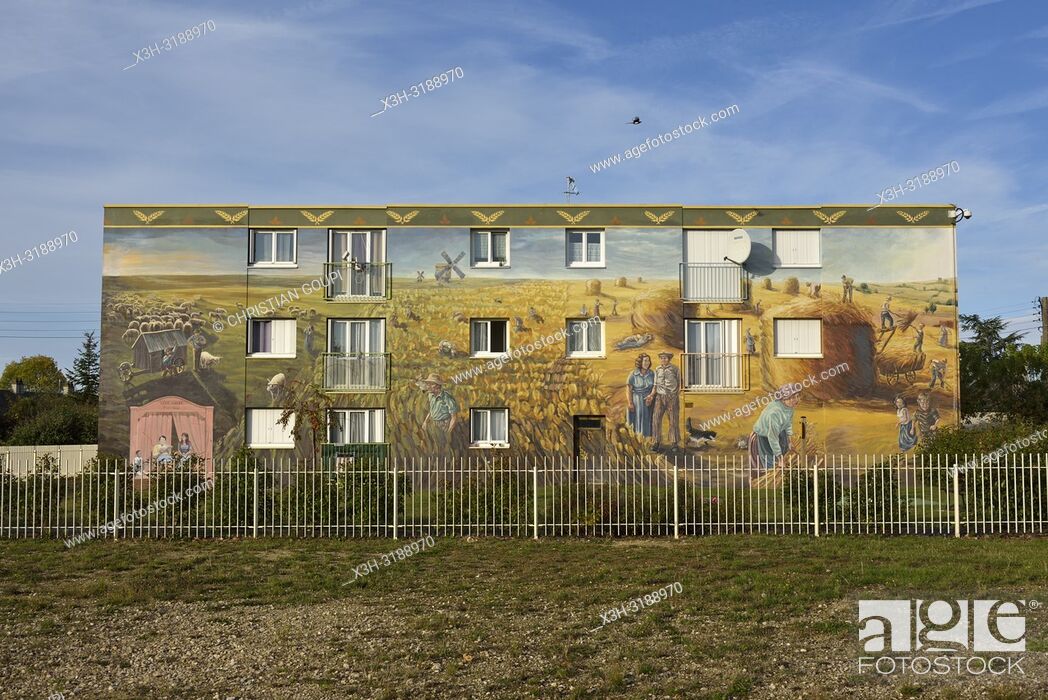 Photo de stock: Fresques de Bel-Air, 4000m2 de fresques peintes en trompe-lâ. . œil sur des immeubles du quartier de Bel-air, Chartres, departement d'Eure-et-Loir.