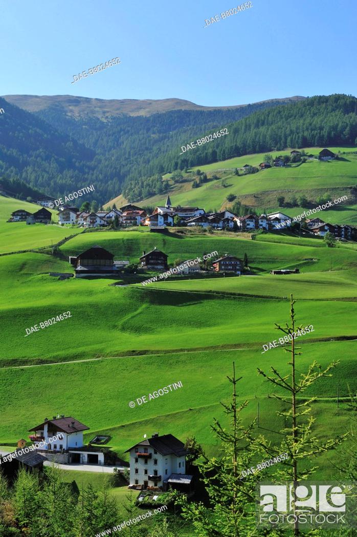 Imagen: View of Antermoia, St Martin in Thurn, Badia valley, Dolomites, Trentino-Alto Adige, Italy.