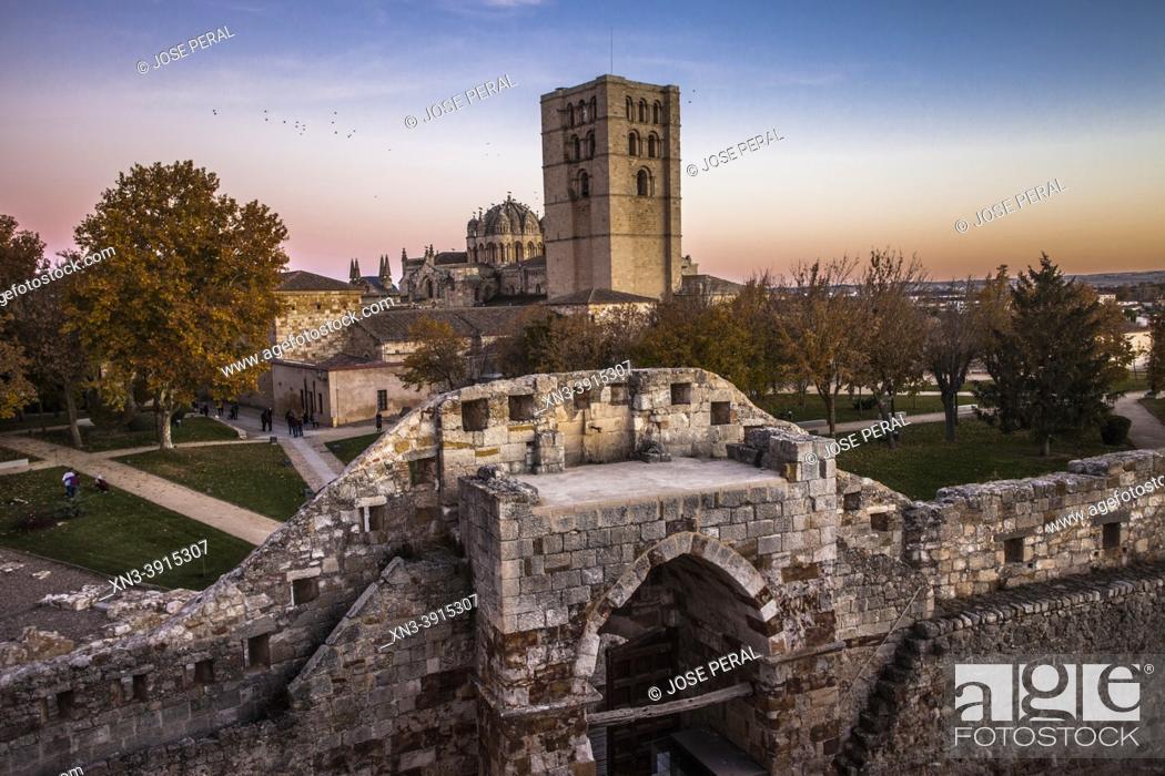 Stock Photo: Cathedral seen from the castle, Zamora city, Zamora Provience, Castile and Leon, Spain, Europe.