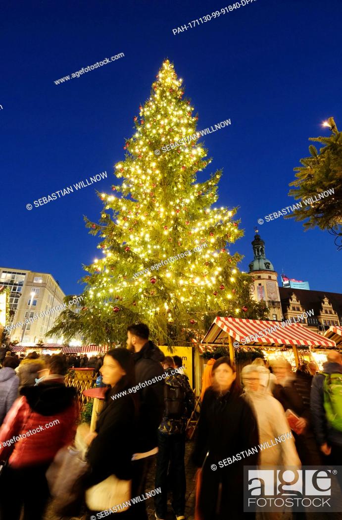 Stock Photo: View of the Christmas market on the market square in Leipzig, Germany, 30 November 2017. Around 300 stands sell seasonal products until 23 December.
