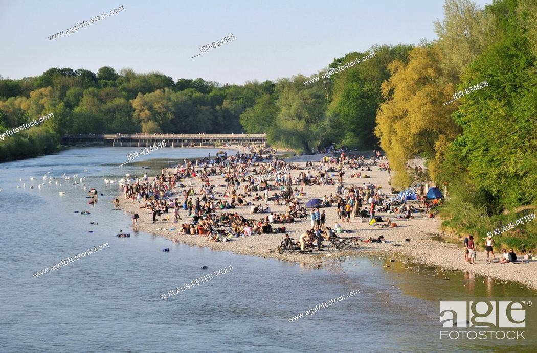Stock Photo: BBQ, people barbecuing along the Flaucher, an offshoot of the Isar River, Munich, Upper Bavaria, Germany.