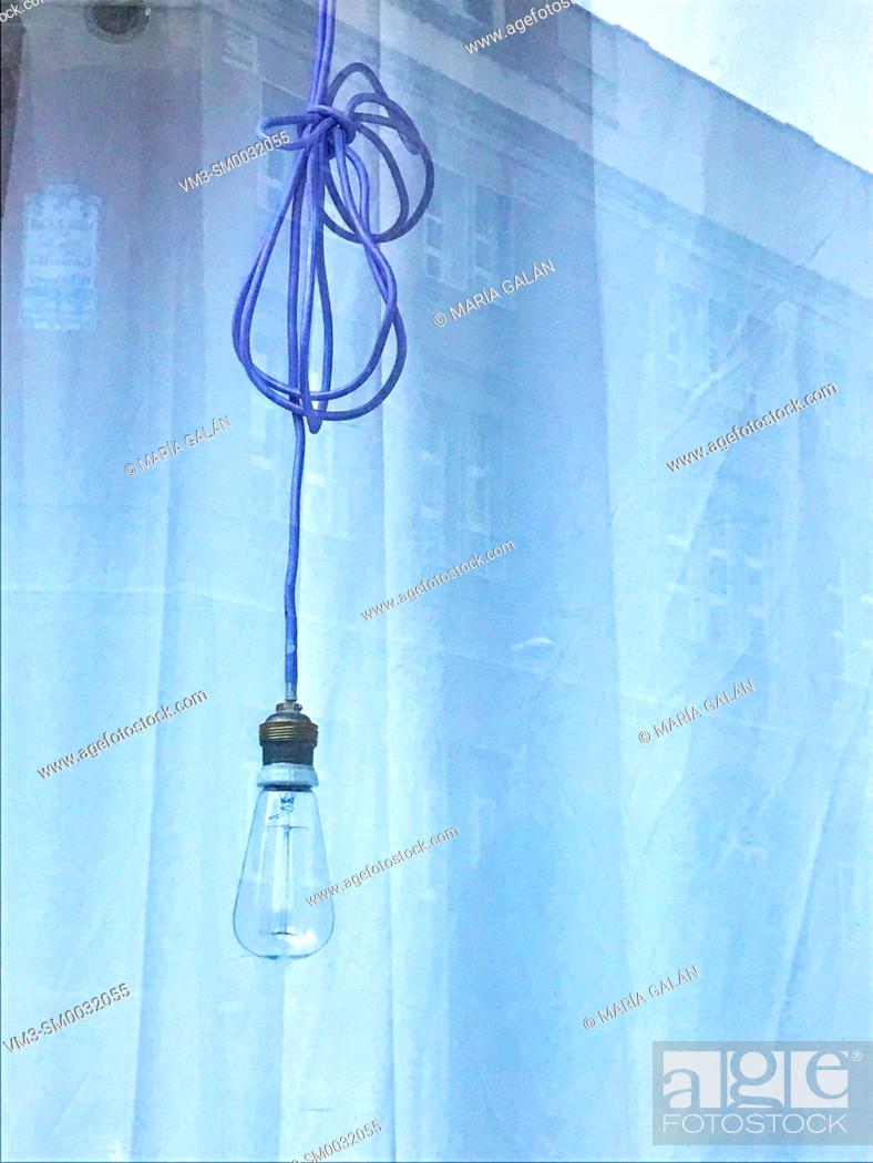 Photo de stock: Light bulb hanging.