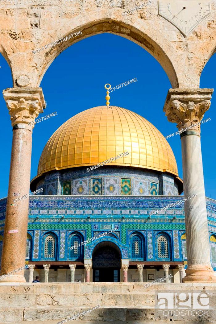 Stock Photo: JERUSALEM, ISRAEL - 08 OCTOBER, 2014: The cupola of the Dome of the rock on the Temple Mount in Jerusalem.