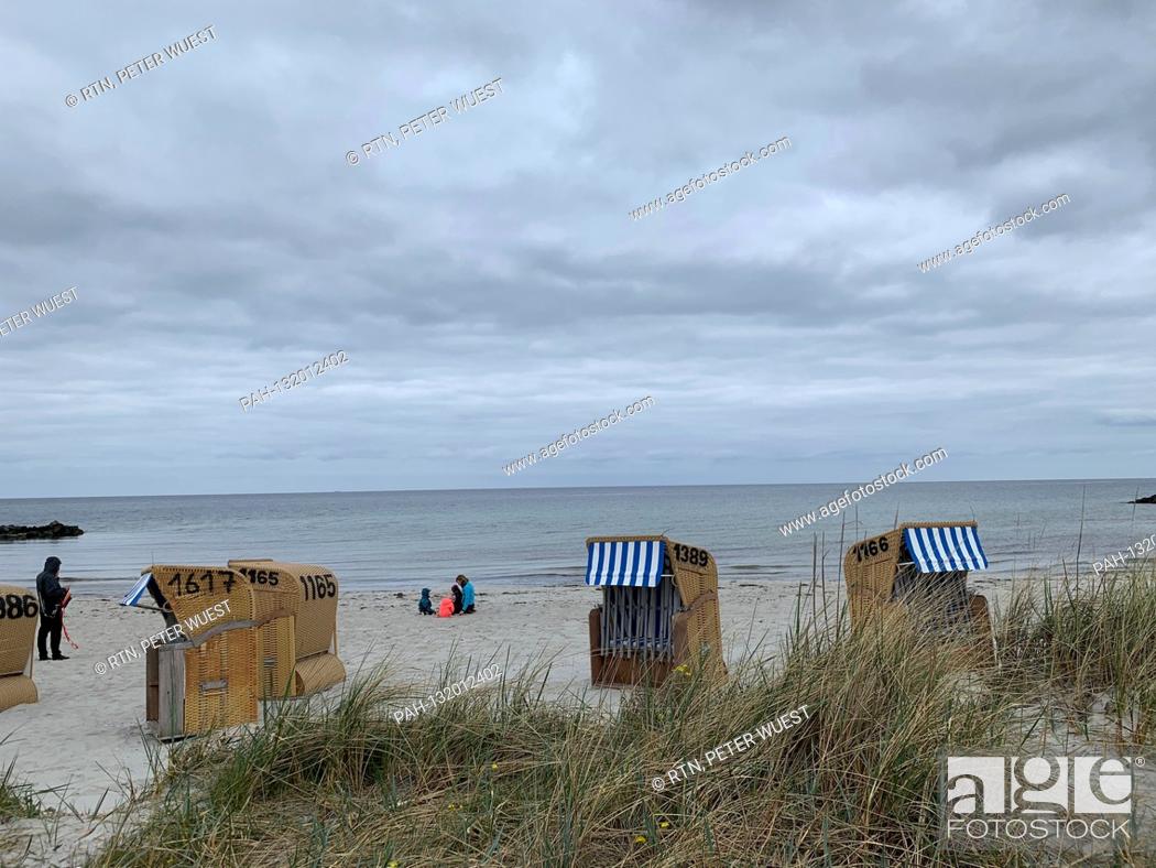 Stock Photo: Schleswig-Holstein - vacation - tourism - beach - dune beach chairs - fishing boat - exit restrictions during the Corona crisis: Our trip takes us to California.