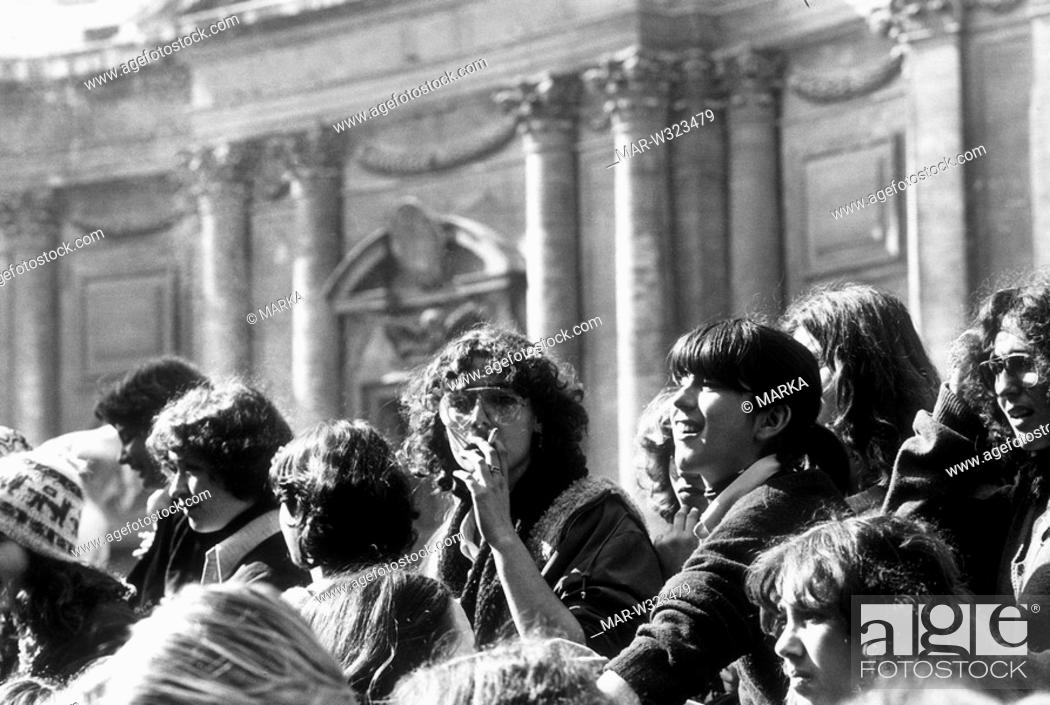 Photo de stock: roma 1968, manifestazione studentesca, studenti di sinistra.