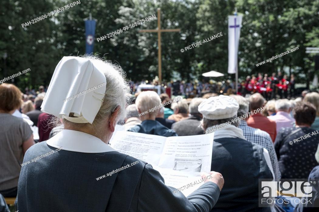 Stock Photo: 06 June 2022, Bavaria, Gerolfingen: A nun takes part in the service at the Bavarian Kirchentag. Under the motto ""Sticking together.