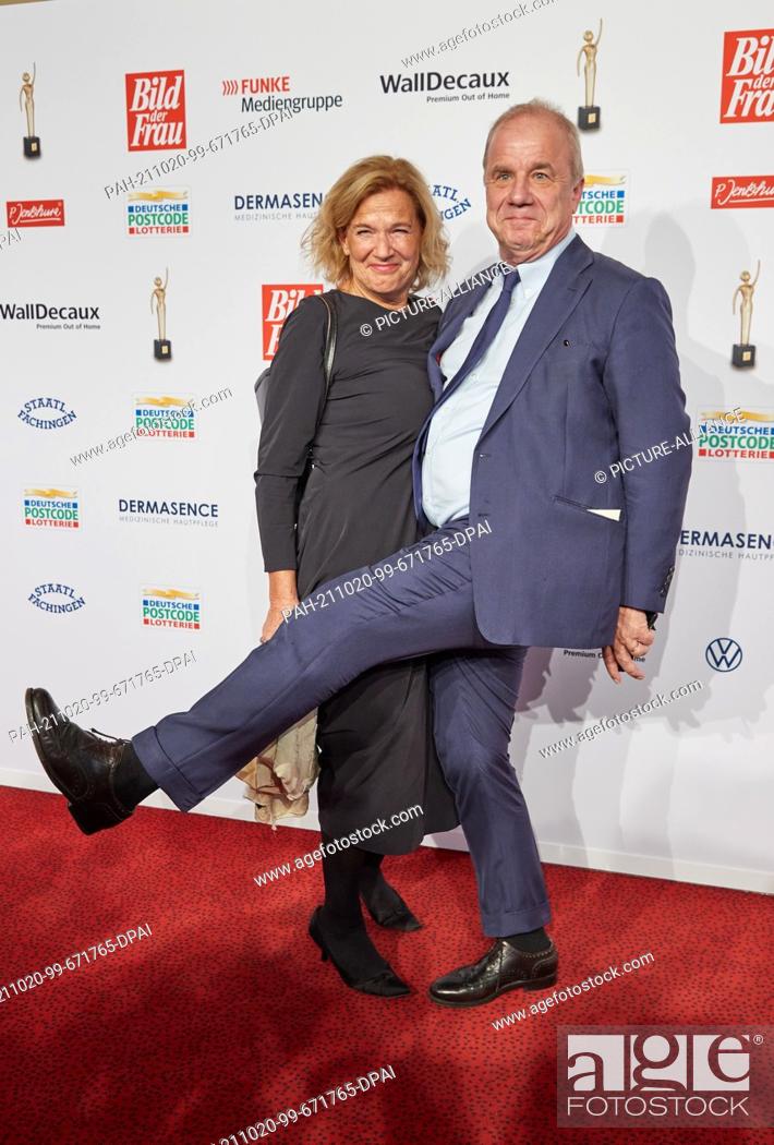 Stock Photo: 20 October 2021, Hamburg: Hubertus Meyer-Burckardt, presenter, and his wife arrive at the ""Golden Bild der Frau 2021"" award ceremony.