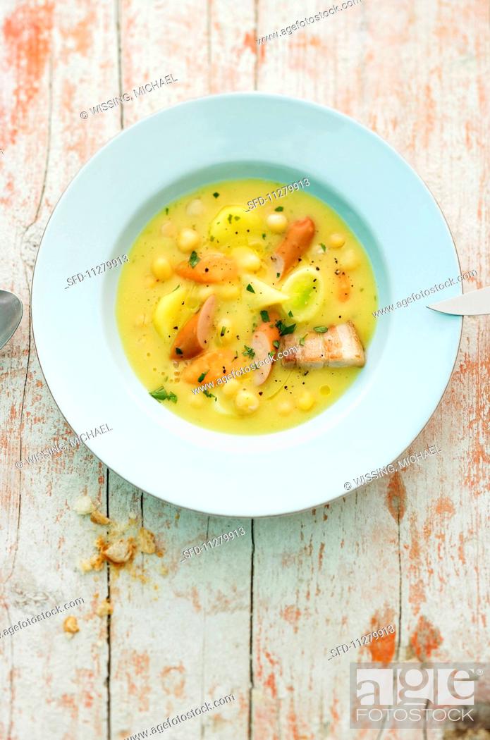 Photo de stock: Yellow pea stew with pork belly and sausages.