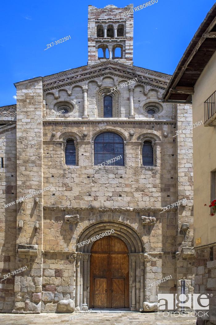 Imagen: Facade of the romanesque Cathedral of Santa Maria in La Seu d'Urgell, Lleida, Catalonia, Spain. . . The Cathedral of Santa Maria d'Urgell.
