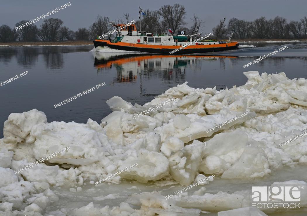 Stock Photo: 18 February 2021, Poland, Zatan Dolna: A Polish icebreaker navigates the German-Polish border river Oder north of Schwedt (Brandenburg).