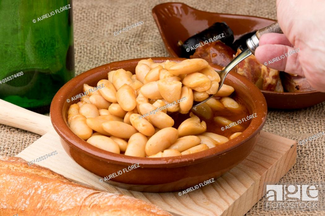 Photo de stock: Asturian fabada, or simply fabada, is the traditional dish of Asturian cuisine made with Asturian faba (in Asturian, fabes).