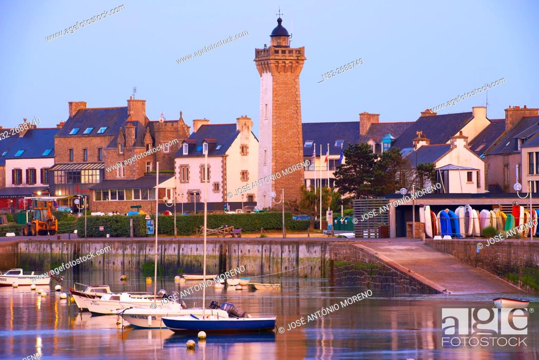 Stock Photo: Roscoff, Lighthouse, Harbour, Finisterre, Bretagne, Brittany, Morlaix distict, France.