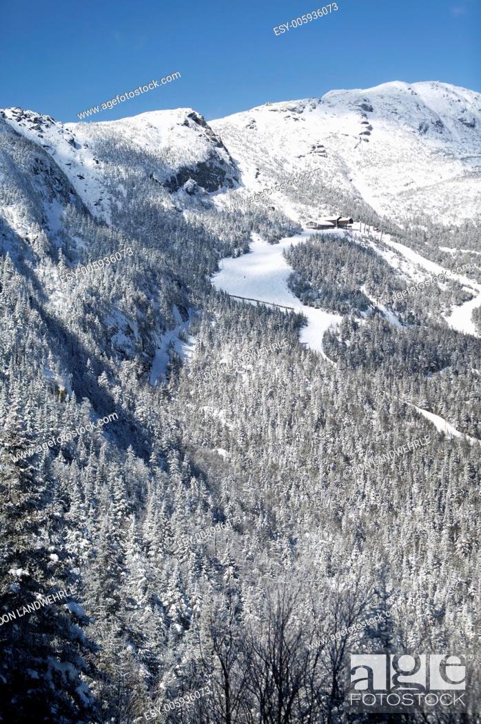 Imagen: Ski trails at Mt. Mansfield, Stowe Mountain Resort, Stowe, Vermont.