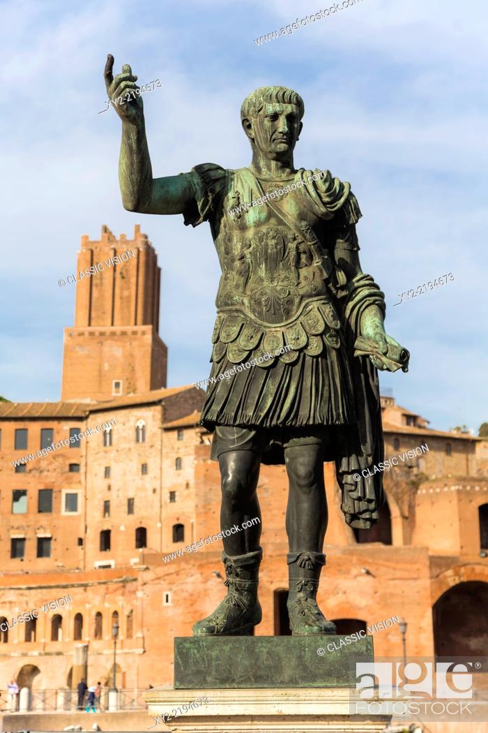 Rome, Italy. Statue of the Emperor Trajan Trajan's Forum behind, Foto de Stock, Imagen Derechos Protegidos Pic. XY2-2194673 agefotostock
