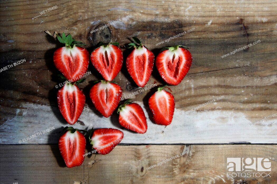 Photo de stock: a cut sliced strawberries.