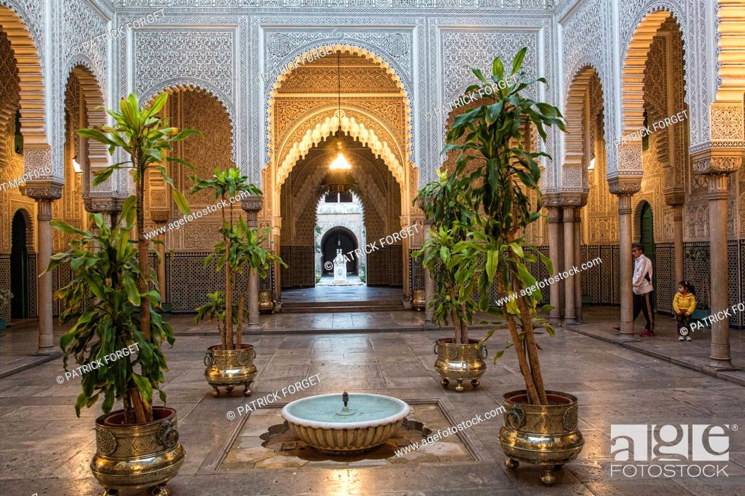 Stock Photo: PATIO OF THE OLD MAHAKMA OF THE PACHA, FORMER MUSLIM COURT TODAY HOUSING ONE OF THE CITY'S PREFECTURES, THE HABOUS QUARTER, THE NEW MEDINA OF CASABLANCA.