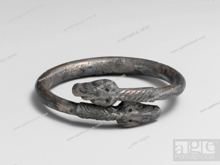Imagen: Silver bracelet in the form of a snake. Period: Late Imperial; Date: 3rd century A.D; Culture: Roman; Medium: Silver; Dimensions: Diameter: 1 7/8 in.